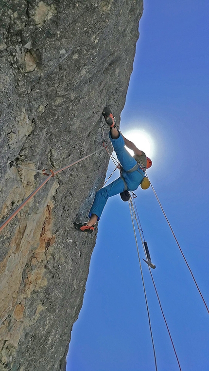 Cima Cee, Dolomiti di Brenta, Rolando Larcher, Luca Giupponi - Fine di un’Epoca alla Cima Cee nelle Dolomiti di Brenta: Luca Giupponi in apertura del 4° tiro