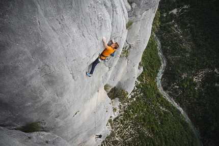 Seb Bouin climbing Jean-Baptiste Tribout's Verdon test Les Braves Gens