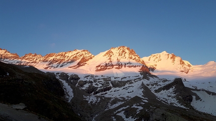 Becca di Montandaynè Valnontey, Michele Amadio, Giovanni Ravizza - Parete sud Becca di Montandaynè in Valnontey: il tramonto dal Rifugio Chabod