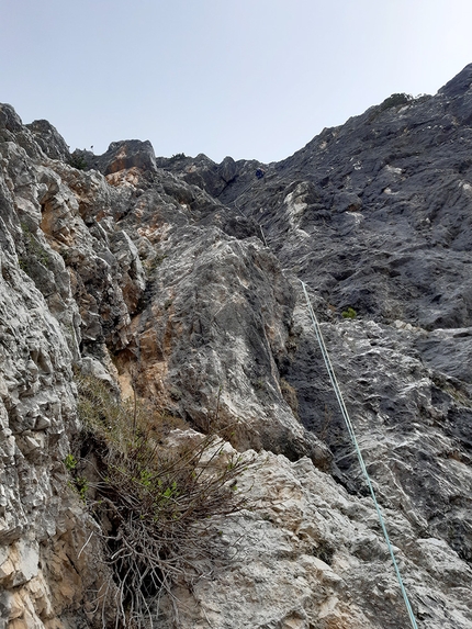 Pomagagnon, Dolomiti, Solstizio d’estate, Luca Alverà, Filippo Michielli, Riccardo Fantina - Filippo Michielli sul quarto tiro di Solstizio d’estate sul Pomagagnon, Dolomiti