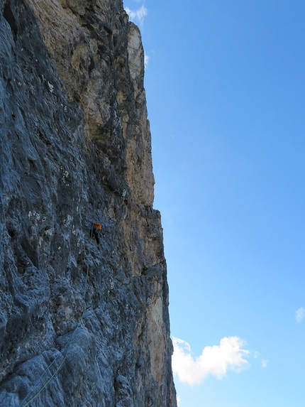 Pomagagnon, Dolomiti, Solstizio d’estate, Luca Alverà, Filippo Michielli, Riccardo Fantina - Luca Alverà sul sesto tiro di Solstizio d’estate sul Pomagagnon, Dolomiti