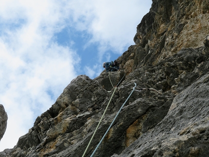 Pomagagnon, Dolomiti, Solstizio d’estate, Luca Alverà, Filippo Michielli, Riccardo Fantina - Riccardo Fantina sul quindicesimo tiro di Solstizio d’estate sul Pomagagnon, Dolomiti