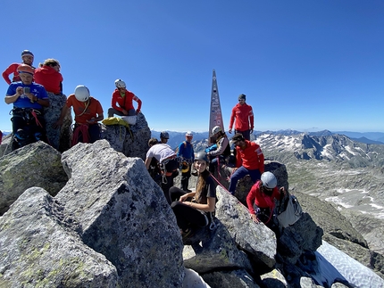 Matteo Bernasconi, Pizzo Badile, Ragni di Lecco - L'ultimo saluto a Matteo Bernasconi sulla vetta del Pizzo Badile, domenica 5 luglio 2020