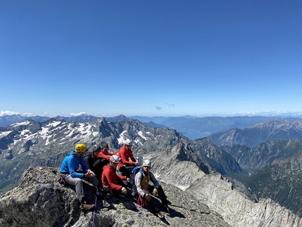 Matteo Bernasconi, Pizzo Badile, Ragni di Lecco - L'ultimo saluto a Matteo Bernasconi sulla vetta del Pizzo Badile, domenica 5 luglio 2020