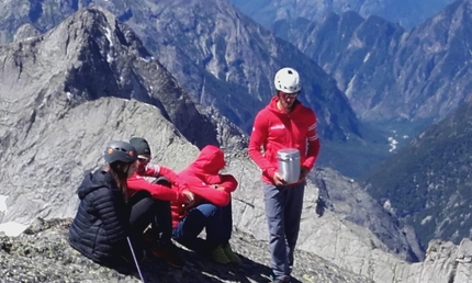 Matteo Bernasconi, Pizzo Badile, Ragni di Lecco - L'ultimo saluto a Matteo Bernasconi sulla vetta del Pizzo Badile, domenica 5 luglio 2020