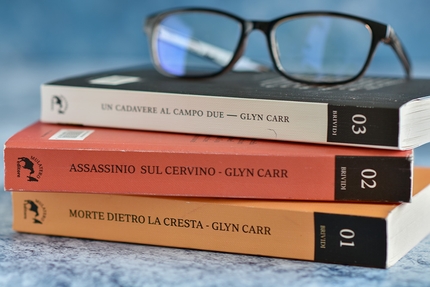 Glynn Carr - Mulatero Editore presenta Un cadavere al campo due, Assassinio sul Cervino, Morte dietro la cresta e Il picco delle streghe di Glyn Carr. Ambientati in montagna e in parete, questi libri gialli possono essere considerati unici e dei veri cult di genere.