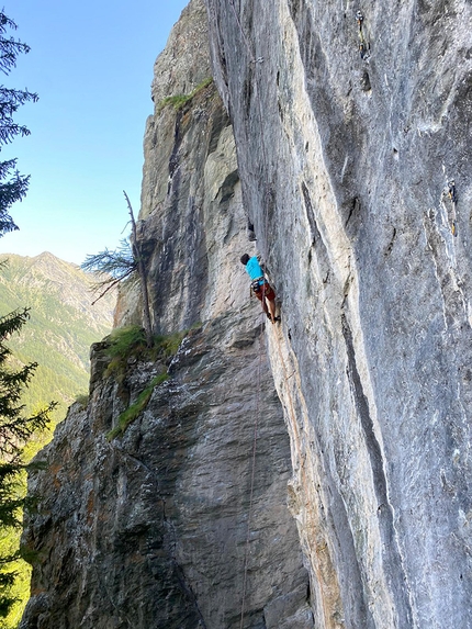 Lead climbing award at Barliard, Ollomont, Valle d’Aosta - Climbing at Barliard, Ollomont, Valle d’Aosta