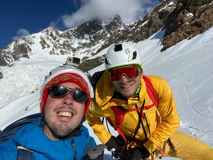 Punta Parrot, massiccio del Monte Rosa, Alpi Pennine, Andrea Nespoli, Filippo Solaro del Borgo - Andrea Nespoli e Filippo Solaro del Borgo durante la discesa in sci della via Cavanna Gabbio alla Punta Parrot