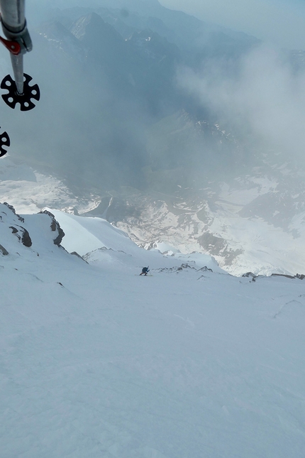 Punta Parrot, massiccio del Monte Rosa, Alpi Pennine, Andrea Nespoli, Filippo Solaro del Borgo - Punta Parrot: Andrea Nespoli in discesa lungo la via Cavanna Gabbio