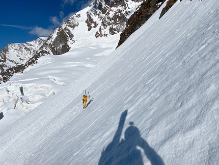 Punta Parrot, massiccio del Monte Rosa, Alpi Pennine, Andrea Nespoli, Filippo Solaro del Borgo - Punta Parrot: 'Scendiamo troppo, ci troviamo costretti a risalire e traversare a piedi per circa 200 metri'