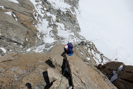 Pilone Centrale del Frêney, Monte Bianco, Mirco Grasso, Tommaso Lamantia, Francesco Rigon, Michele Zanotti - Pilone Centrale del Frêney, Monte Bianco: Francesco Rigon in arrampicata