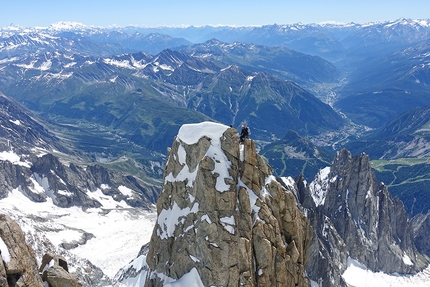 Pilone Centrale del Frêney, Monte Bianco, Mirco Grasso, Tommaso Lamantia, Francesco Rigon, Michele Zanotti - Tommaso Lamantia in cima al Pilone Centrale del Frêney, Monte Bianco