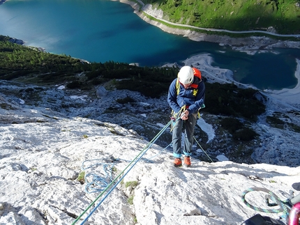 Alta infedeltà, Sasso delle Undici, Marmolada , Dolomiti, Thomas Gianola, Fabrizio Della Rossa - Thomas Gianola e Fabrizio Della Rossa durante l'apertura di Alta infedeltà al Sasso delle Undici (Marmolada , Dolomiti)