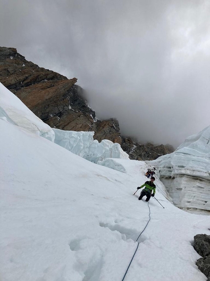 Pilastro Rosso del Broulliard, Monte Bianco - Francesco Ratti, François Cazzanelli e Matteo Della Bordella durante l'apertura di Incroyable, una nuova via sul Pilastro Rosso del Broulliard sul versante italiano del Monte Bianco.