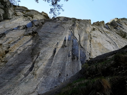 Arrampicata Barliard, Ollomont, Valle d’Aosta - In arrampicata nella falesia di Barliard, Ollomont, Valle d’Aosta