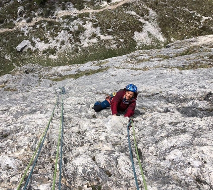 Stella Alpina, Christoph Hainz, Valparola, Dolomiti - Gerda Schwienbacher durante l'apertura di Stella Alpina sul Monte Castello del Settsass, Valparola, Dolomiti