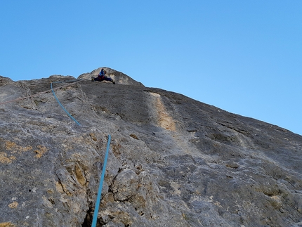 Torre della Vallaccia Spigolo Nord-ovest, ripercorrendo la storia dell’alpinismo della Val di Fassa