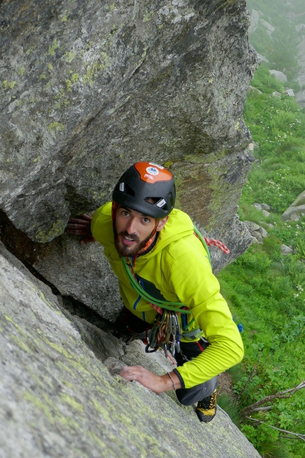 Arrampicata Valle Orco, Vallone di Piantonetto, Filippo Ghilardini, Martina Mastria, Alessandro Zuccon - Grand Hotel Piantonetto (Punta di Fioni, Vallone di Piantonetto, Valle dell'Orco): prima ripetizione,  Federico Picco sul primo tiro