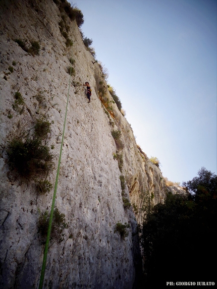 Cava Ispica, Sicily, Giorgio Iurato - Cristina Pannuzzo climbing Pianto della natura 5c at Wild, Cava d'Ispica, Sicily