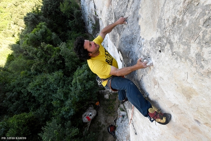 Cava Ispica, Sicilia - Giorgio Iurato su L'equilibrio della farfalla 8b nella falesia Wild nella Cava d’Ispica (Sicilia)