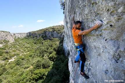 Cava Ispica, Sicilia - Massimo Flaccavento su Senza via di fuga 7a nella falesia Wild nella Cava d’Ispica (Sicilia)