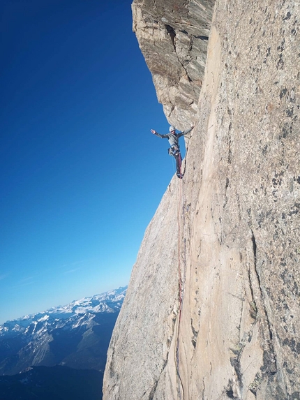 Grandes Jorasses, Monte Bianco, Jérémy Brauge, Victor Saucède, Jérôme Sullivan - Grandes Jorasses parete est: durante l'apertura di Mad Max (Jérémy Brauge, Victor Saucède, Jérôme Sullivan 08-09/07/2020)