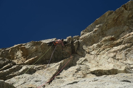 Grandes Jorasses, Monte Bianco, Jérémy Brauge, Victor Saucède, Jérôme Sullivan - Grandes Jorasses parete est: durante l'apertura di Mad Max (Jérémy Brauge, Victor Saucède, Jérôme Sullivan 08-09/07/2020)