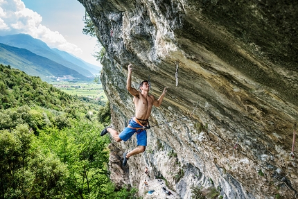 Cesar Grosso - Cesar Grosso sending his first 9a, Pure Dreaming at Massone, Arco