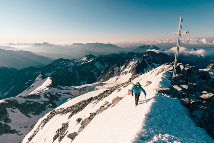 Peter Moser - Peter Moser sulla Cima d'Asta durante il progetto di tutte le 200 cime del selvaggio Lagorai in inverno