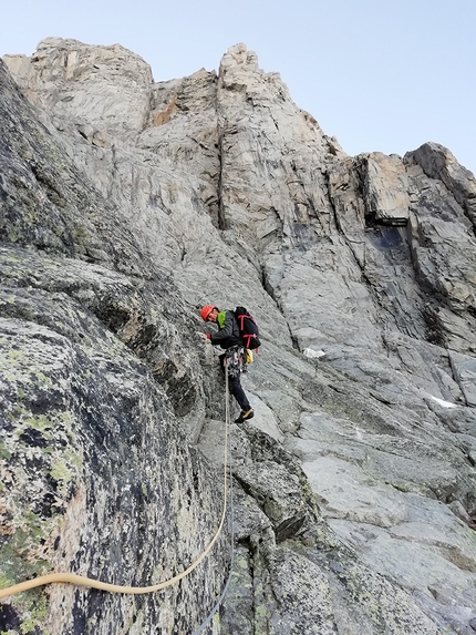 Federica Mingolla, Incroyable, Pilastro Rosso del Brouillard, Mont Blanc - Lorenzo Pernigotti climbing the historic Via Ratti - Vitali up Aiguille Noire de Peuterey on 17/07/2020 with Federica Mingolla