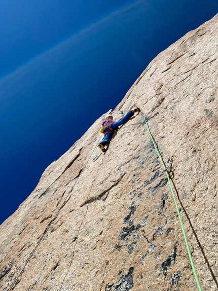 Federica Mingolla, Incroyable, Pilastro Rosso del Brouillard, Monte Bianco - Federica Mingolla sulla via Incroyable sul Pilastro Rosso del Brouillard insieme a Leonardo Gheza