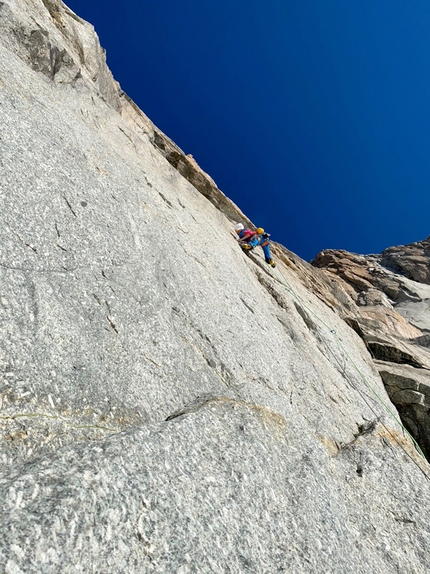 Federica Mingolla, Incroyable, Pilastro Rosso del Brouillard, Monte Bianco - Federica Mingolla sulla via Incroyable sul Pilastro Rosso del Brouillard insieme a Leonardo Gheza