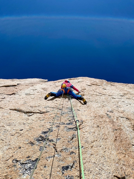 Federica Mingolla, Incroyable, Pilastro Rosso del Brouillard, Mont Blanc - Federica Mingolla repeating Incroyable on the Red Pillar of Brouillard with Leonardo Gheza