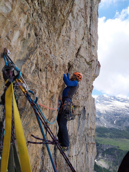 Via Mezzasoga sulla Torre di Val Scura nelle Dolomiti di Brenta