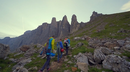 Mountain Stories di Nicola Tondini: papà, figlia e la Messner alla Seconda Torre del Sella