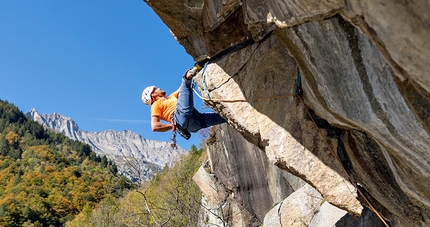 Valle Orco, arrampicata - Umberto Bado su 'Percussioni litiche' in Valle dell'Orco