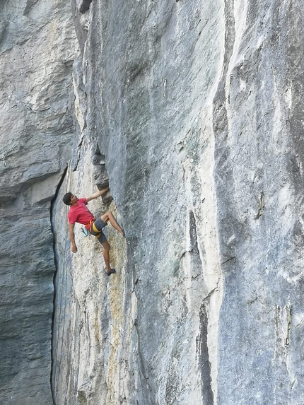 Marco Zanone Barliard - Marco Zanone climbing at Barliard in Valle di Ollomont (Valle d'Aosta)