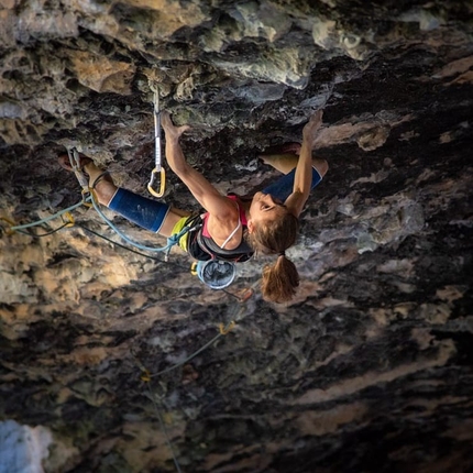 Laura Rogora - Laura Rogora climbing Ali hulk sit extension total 9b at Rodellar in Spain