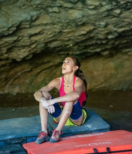 Laura Rogora - Laura Rogora climbing Ali hulk sit extension total 9b at Rodellar in Spain