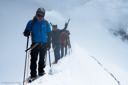 Traversata del Monte Rosa, Spaghetti Tour - La traversata del Monte Rosa: sulla cresta est del Breithorn Occidentale, 4163 metri