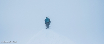 Traversata del Monte Rosa, Spaghetti Tour - La traversata del Monte Rosa: in discesa dal Breithorn Occidentale, 4163 metri.