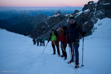 Traversata del Monte Rosa, Spaghetti Tour - La traversata del Monte Rosa: secondo giorno, traversata del Castore.