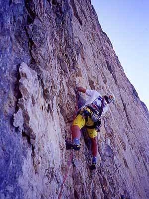 Rolando Larcher - Rolando Larcher, in arrampicata libera e a vista, sulla via Piussi-Redaelli, Torre Trieste, Dolomiti