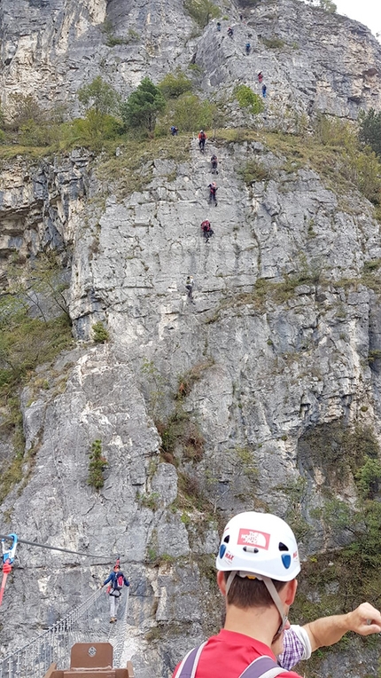 Via Ferrata Anelli delle Anguane, Valdastico - Percorrendo la Via Ferrata F5 degli Anelli delle Anguane, Val d'Astico