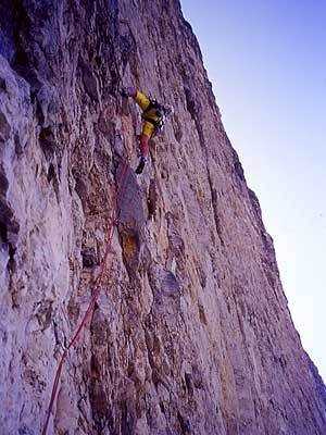 Rolando Larcher - Rolando Larcher, in arrampicata libera e a vista, sulla via Piussi-Redaelli, Torre Trieste, Dolomiti