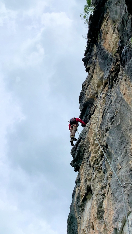 Via Ferrata Anelli delle Anguane, Valdastico - Percorrendo la Via Ferrata F7 degli Anelli delle Anguane, Val d'Astico