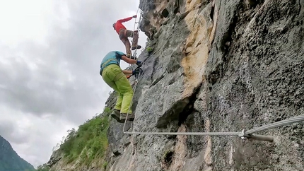 Via Ferrata Anelli delle Anguane, Valdastico - Percorrendo la Via Ferrata F7 degli Anelli delle Anguane, Val d'Astico