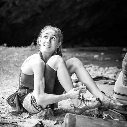 Laura Rogora onsights 8c at Cicera in Spain