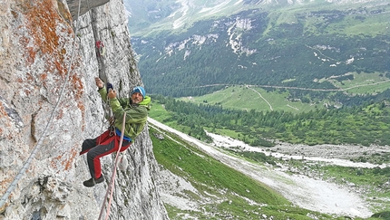 Dolomiti di Brenta, Val d’Ambiez, Zigo Zago, Rolando Larcher - Marco Curti sui jumar sulla Via Zigo Zago, Cima Ghez in Val d’Ambiez