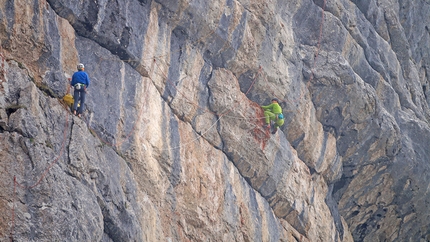 Dolomiti di Brenta, Val d’Ambiez, Zigo Zago, Rolando Larcher - Rolando Larcher e Herman Zanetti sul sesto tiro di Via Zigo Zago sulla Cima Ghez in Val d’Ambiez